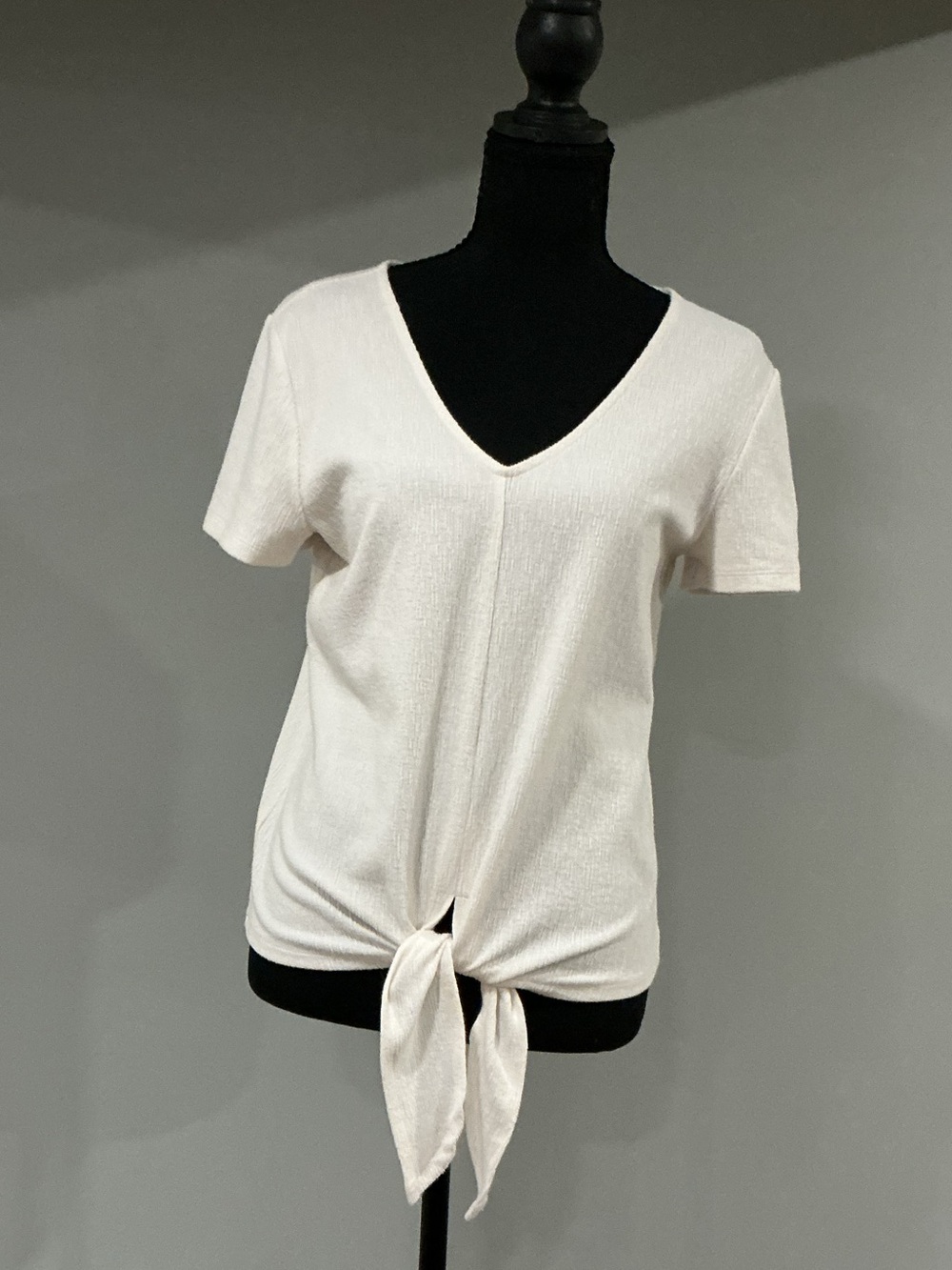 Ann Taylor Cream V-Neck Short Sleeve Tie-Front Top